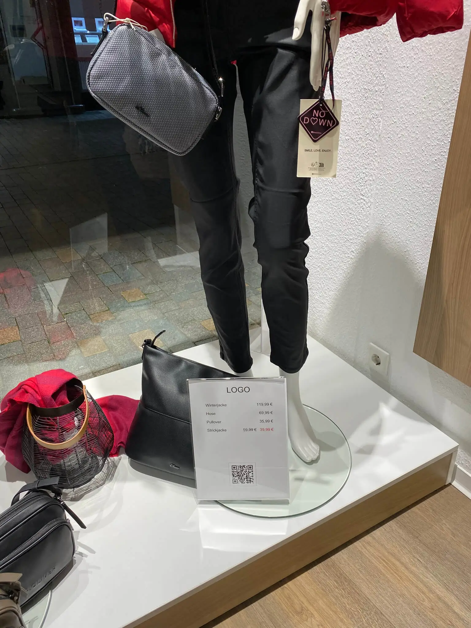 schaufenster-mit-einem-preisschild