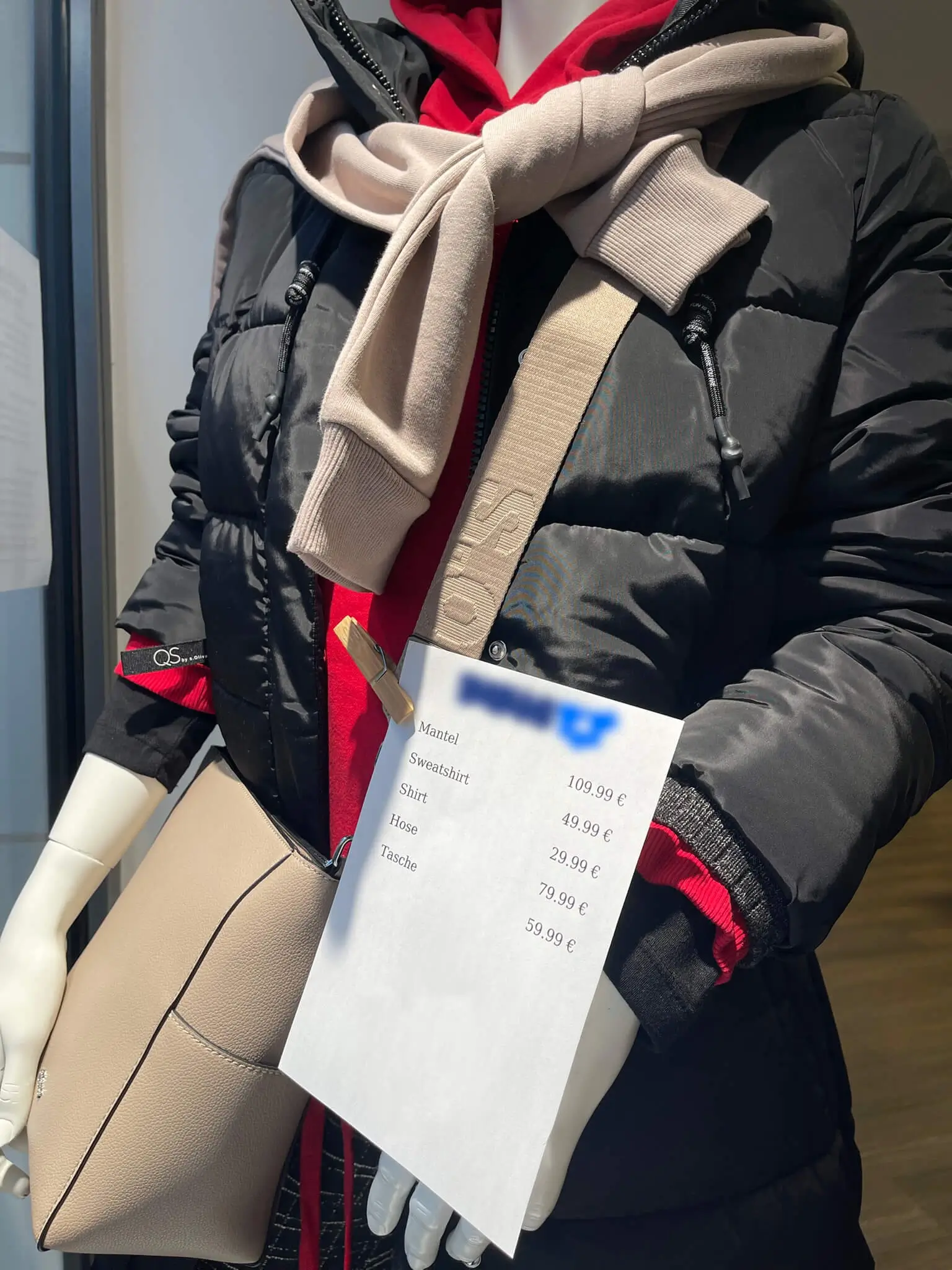 schaufensterpuppe-mit-preisschild-2